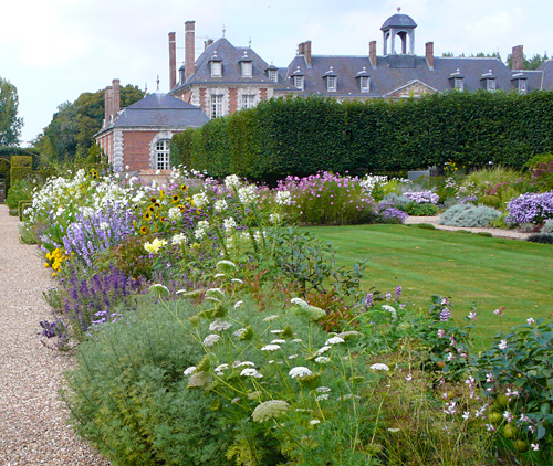 Prise de vue des massifs florals du Château de Galleville