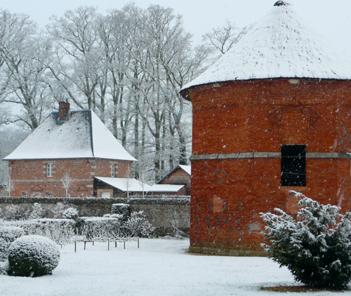 Prise de vue hivernale des dépendances du Château de Galleville